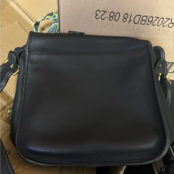 Coach stewardess Black Leather Shoulder Bag with Gold Accents - Picture 5 of 15